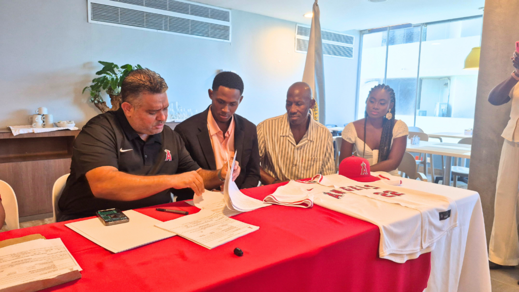Batacazo isleño a las grandes ligas: Hollis Yaid Watson fue firmado por los Angels