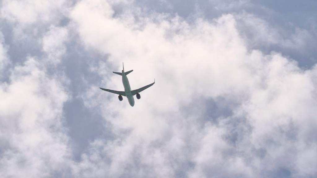 Aeropuertos reanudan operaciones tras el sismo: Pereira y Popayán permanecen restringidos